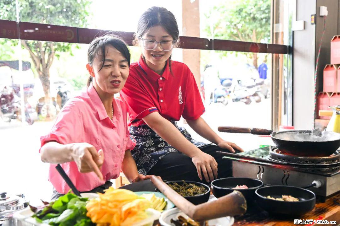 全网追的“扁担女孩”，找了一份暑假工，时薪12元 - 佳木斯生活资讯 - 佳木斯28生活网 jms.28life.com